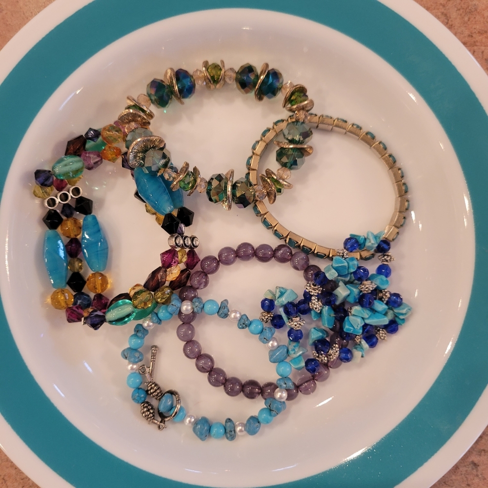 Bundle of Bracelets! Beads & Baubles! Blue ~ Green ~ Iridescent ~ Wow! - Picture 4 of 12